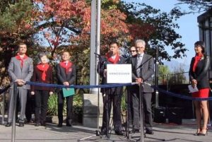 Kerry Jang Traitor, raises Chinese flat at Vancouver City Hall